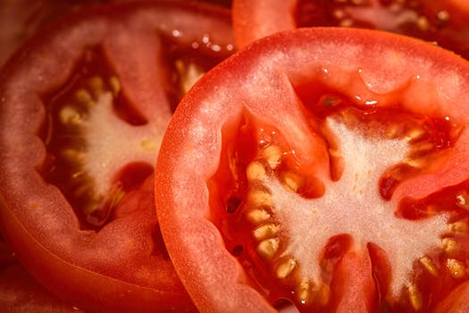 Tomato- Home Remedies For Open Pores On Face